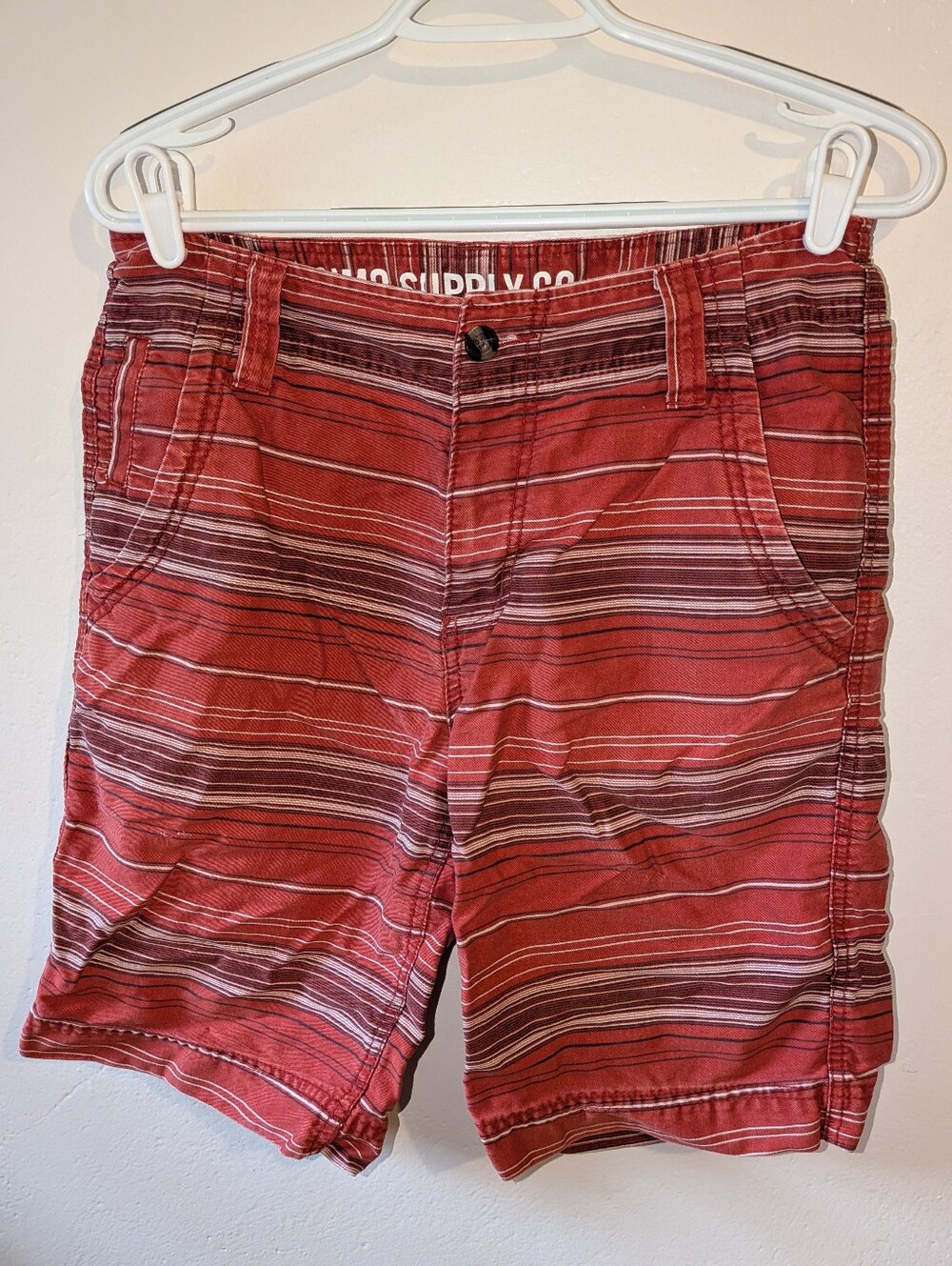 Mossimo Supply Co. Red Striped Men’s Flat Front Shorts